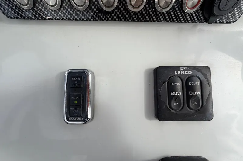 Slide: The Image of Simrad navigation display on 2018 Blue Wave 2800 Pure Hybrid boat. - 29