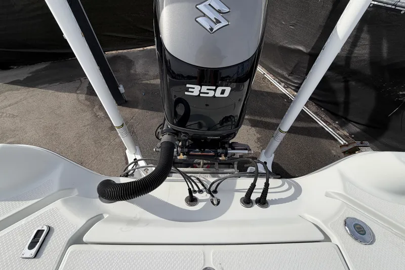 Slide: The Image of Luxury seating on 2018 Blue Wave 2800 Pure Hybrid boat. - 71