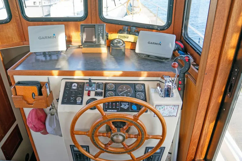 Slide: The Image of Nordic Tugs 32 - Helm - 10