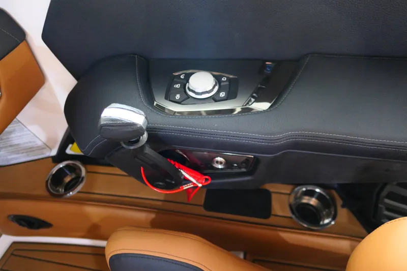 Slide: The Image of Nautique G25 2022 - 10