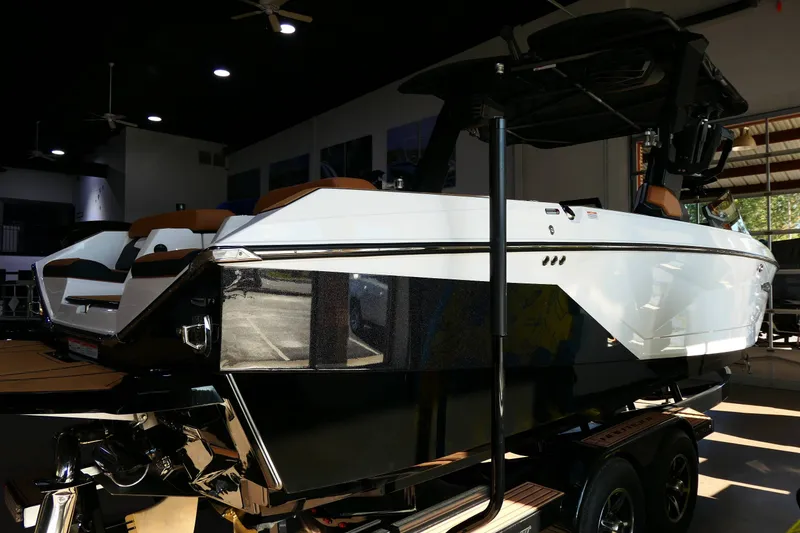 Slide: The Image of Nautique G25 2022 - 18