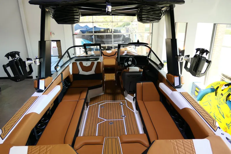 Slide: The Image of Nautique G25 2022 - 25