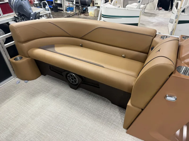 Slide: The Image of Tahoe Sport Rear Fish 2185 & 4-Stroke $32995 2026 - 36