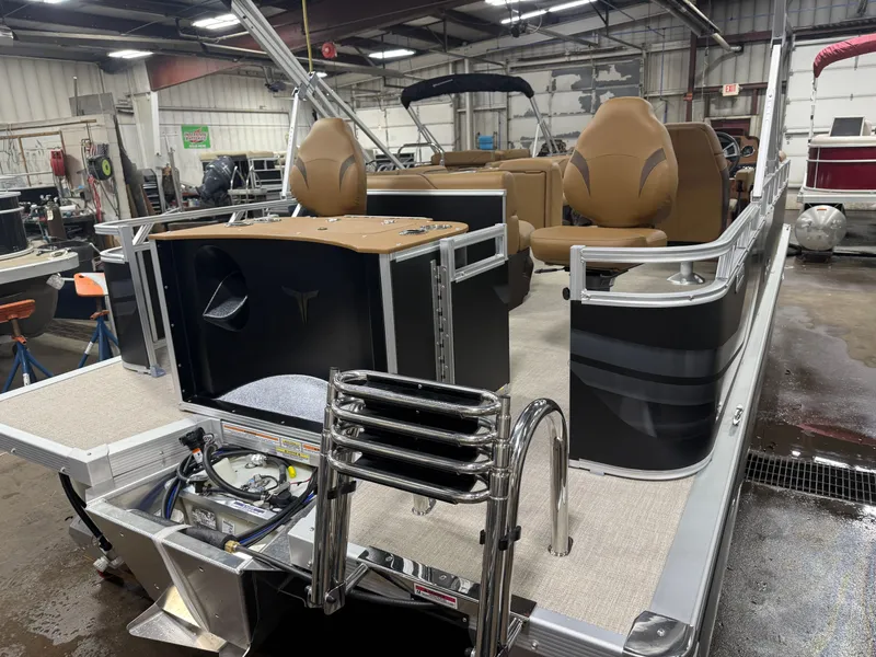 Slide: The Image of Tahoe Sport Rear Fish 2185 & 4-Stroke $32995 2026 - 41