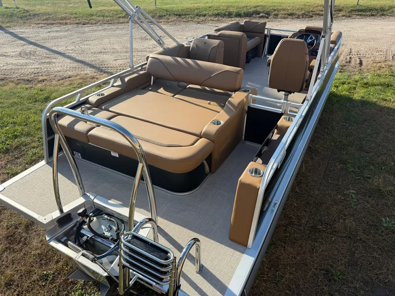 Slide: The Image of Tahoe Sport VRB 2180 Swingback & 4-Stroke $31995 2027 - 6