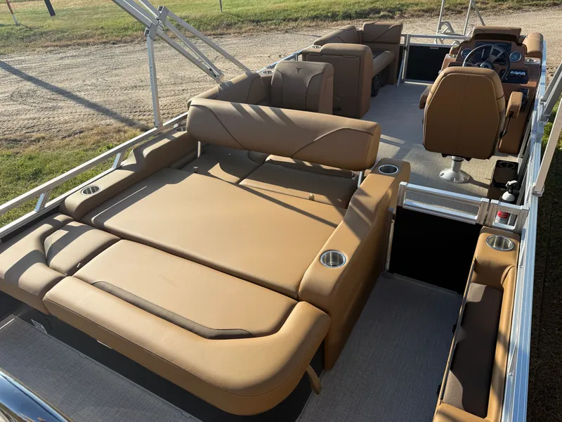 Slide: The Image of Tahoe Sport VRB 2180 Swingback & 4-Stroke $31995 2027 - 26