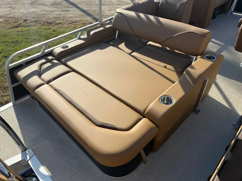 Slide: The Image of Tahoe Sport VRB 2180 Swingback & 4-Stroke $31995 2027 - 22
