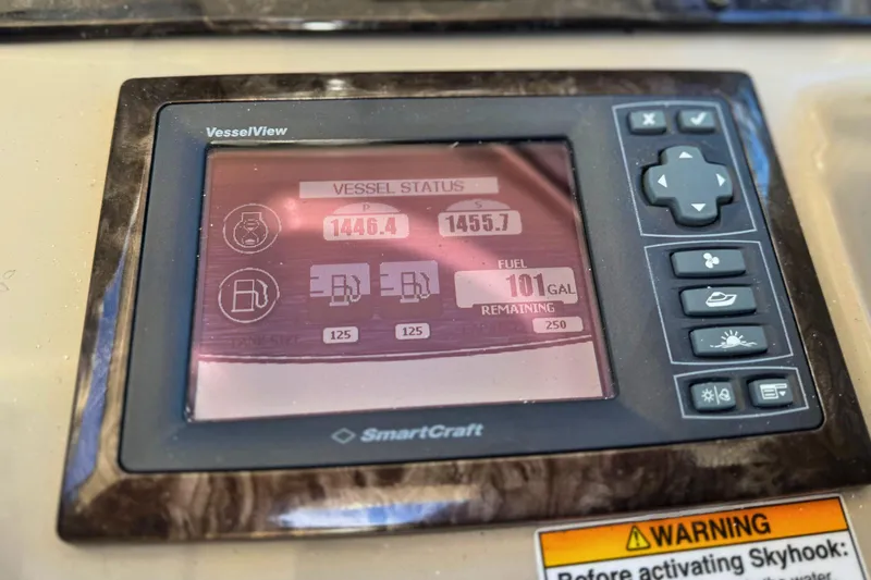 Slide: The Image of SmartCraft VesselView display on 2008 Sea Ray 38 Sundancer showing fuel status and engine hours. - 22