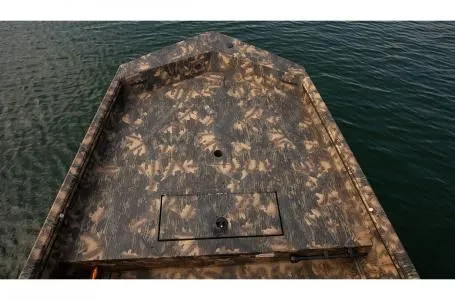 Slide: The Image of Lowe Roughneck 1760 2021 - 4