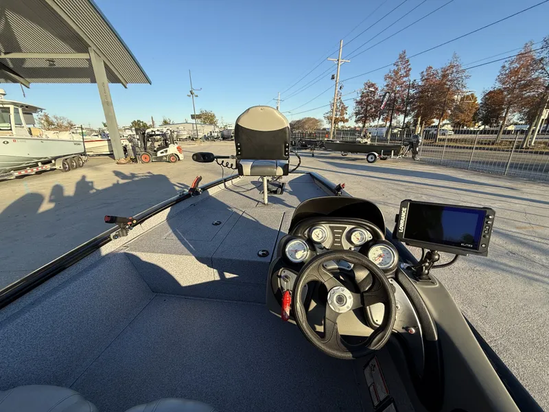 Slide: The Image of Tracker Pro Team 175 TXW 2016 - 6