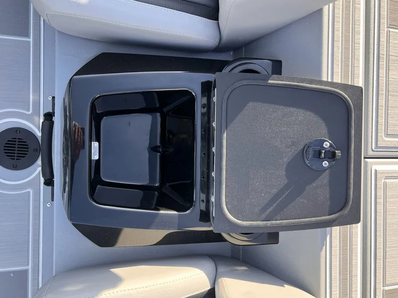 Slide: The Image of G3 Sportsman 1810 SE 2026 - 41