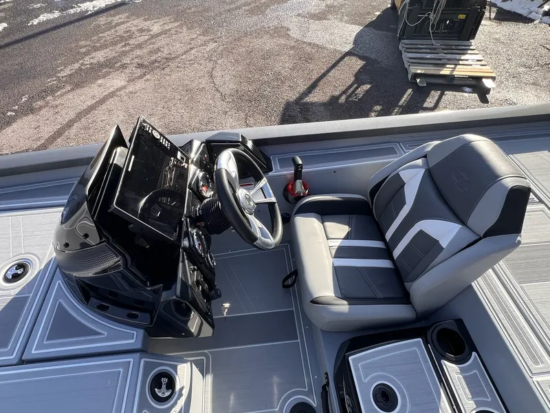 Slide: The Image of G3 Sportsman 1810 SE 2026 - 6