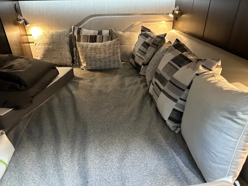 Slide: The Image of Aft cabin big bed - 53