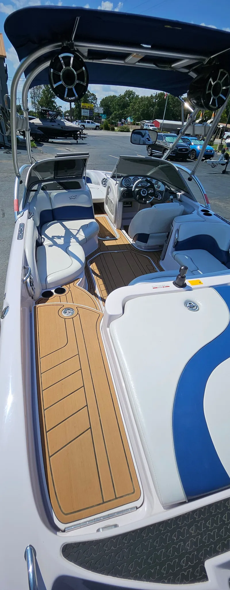 Slide: The Image of Nautique SV 211 2005 - 12