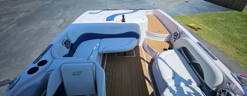 Slide: The Image of Nautique SV 211 2005 - 18