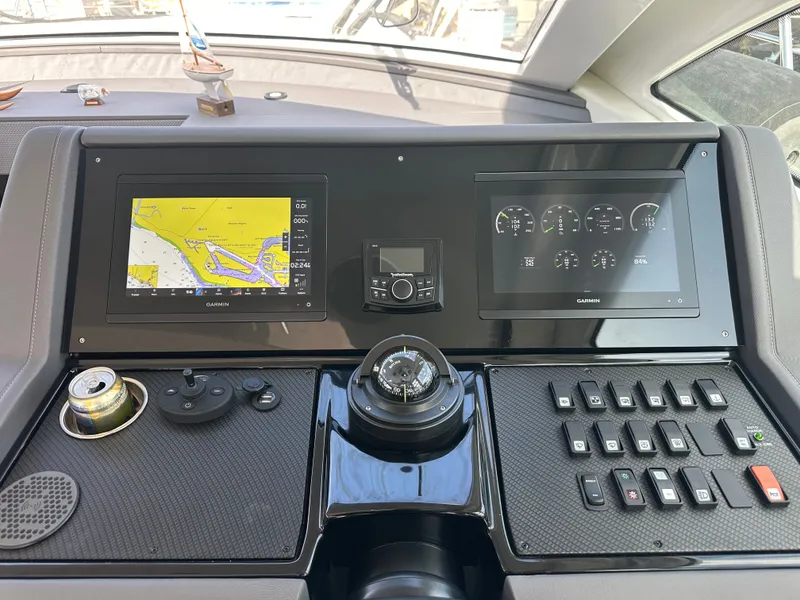 Slide: The Image of Cruisers Yachts 46 Cantius 2020 - 12