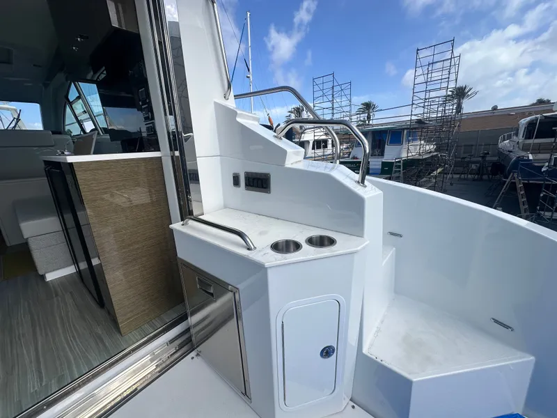 Slide: The Image of Cruisers Yachts 46 Cantius 2020 - 16
