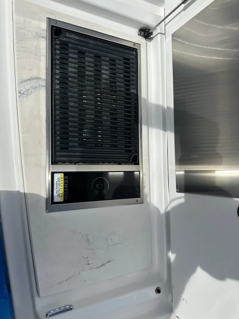 Slide: The Image of Cruisers Yachts 46 Cantius 2020 - 36