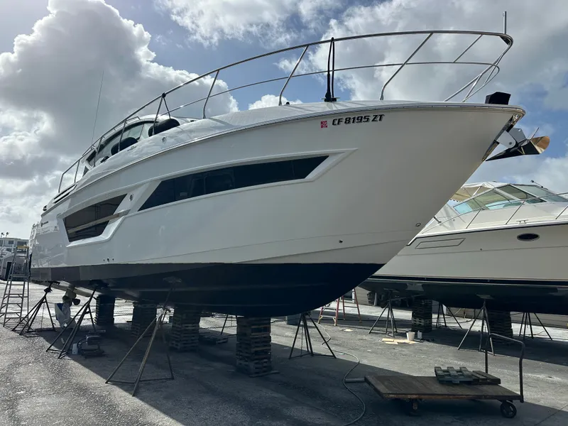 Slide: The Image of Cruisers Yachts 46 Cantius 2020 - 37