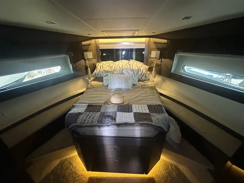 Slide: The Image of Cruisers Yachts 46 Cantius 2020 - 5