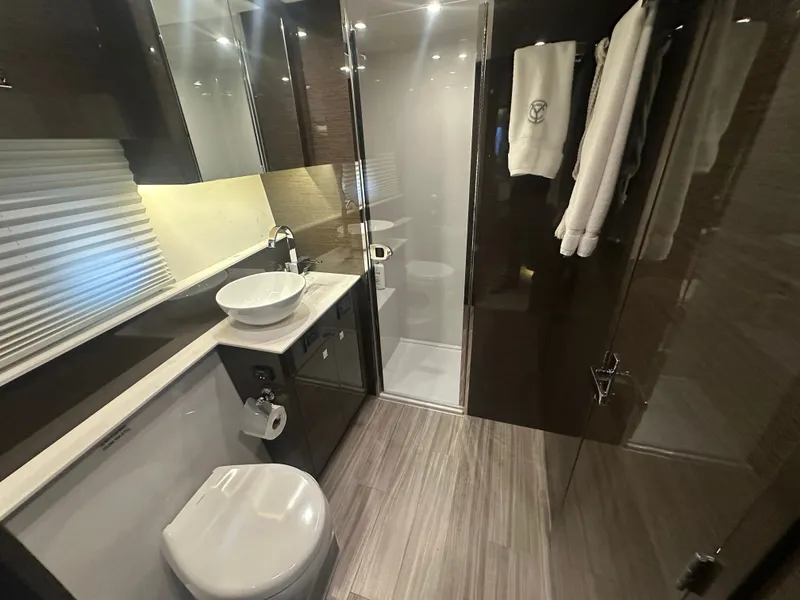 Slide: The Image of Cruisers Yachts 46 Cantius 2020 - 6