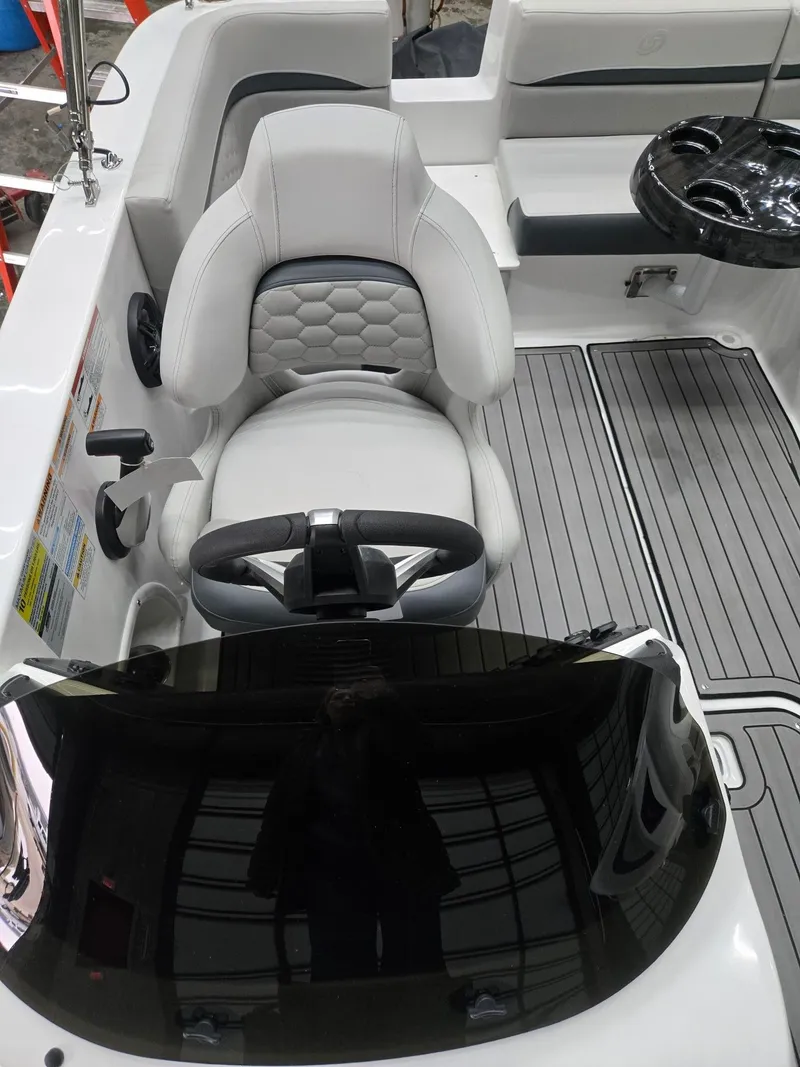 Slide: The Image of Hurricane SD192RL-OB 2026 - 10