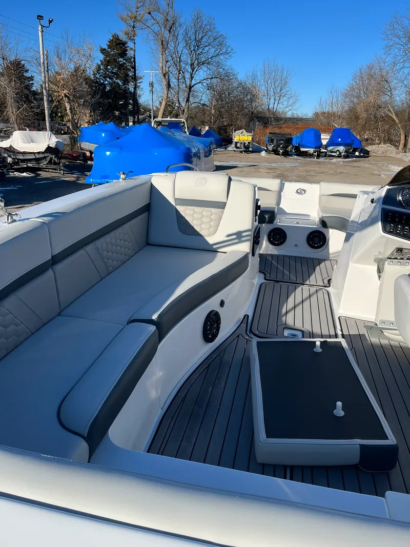 Slide: The Image of Hurricane SD192RL-OB 2026 - 6