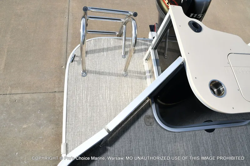 Slide: The Image of G3 SunCatcher Select 22RF w/115 Yamaha 2021 - 38