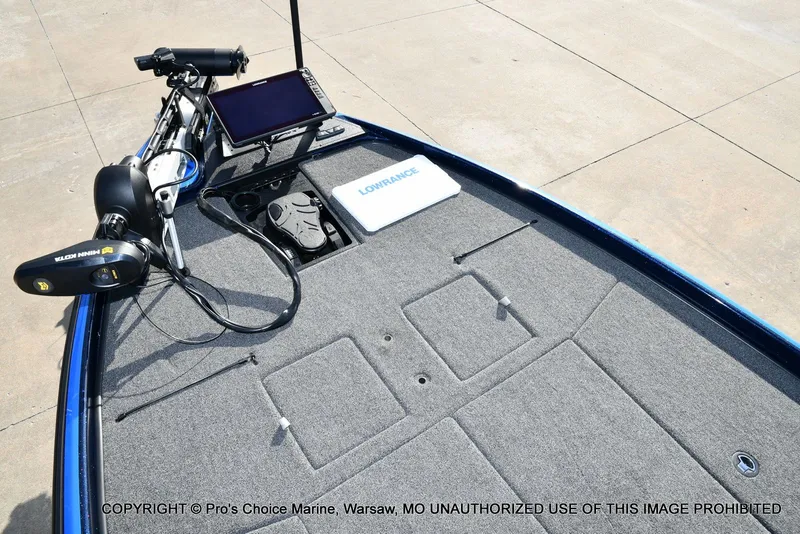 Slide: The Image of Nitro Z21 XL w/250 Pro-XS 4 Stroke 2025 - 11