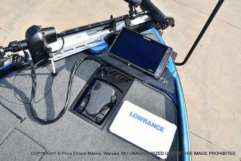 Slide: The Image of Nitro Z21 XL w/250 Pro-XS 4 Stroke 2025 - 12