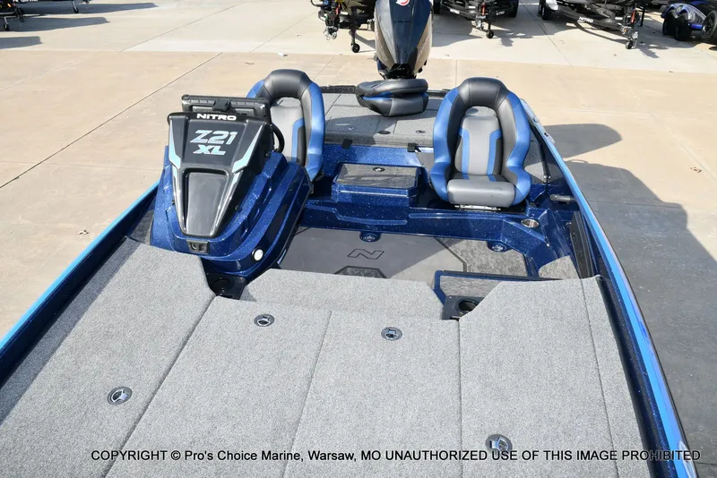 Slide: The Image of Nitro Z21 XL w/250 Pro-XS 4 Stroke 2025 - 13