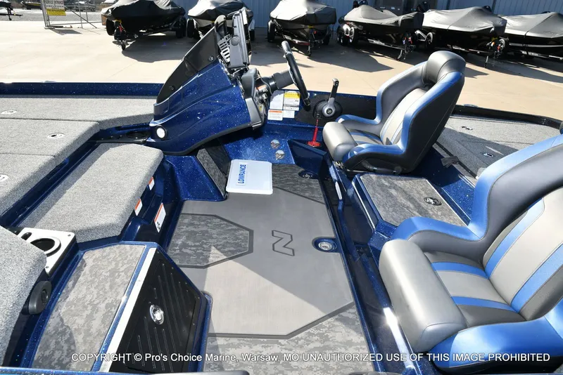 Slide: The Image of Nitro Z21 XL w/250 Pro-XS 4 Stroke 2025 - 16