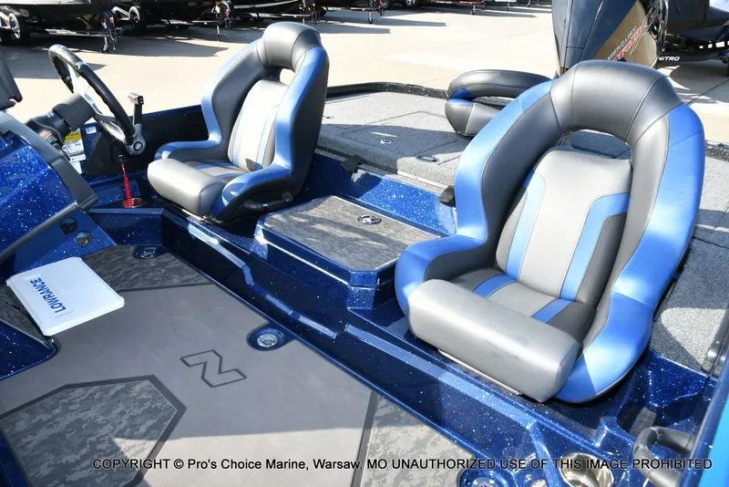 Slide: The Image of Nitro Z21 XL w/250 Pro-XS 4 Stroke 2025 - 17