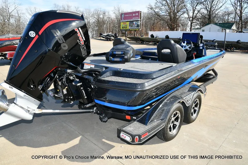 Slide: The Image of Nitro Z21 XL w/250 Pro-XS 4 Stroke 2025 - 20