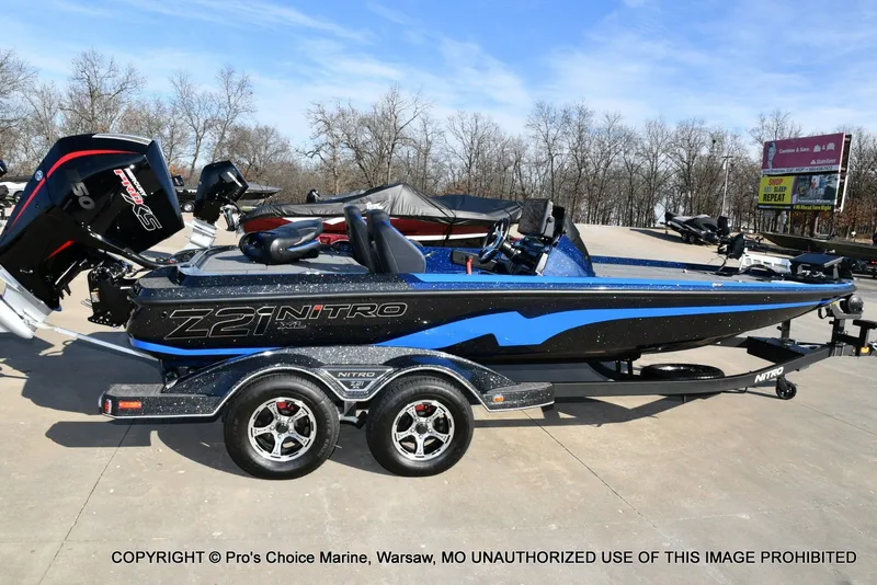 Slide: The Image of Nitro Z21 XL w/250 Pro-XS 4 Stroke 2025 - 21