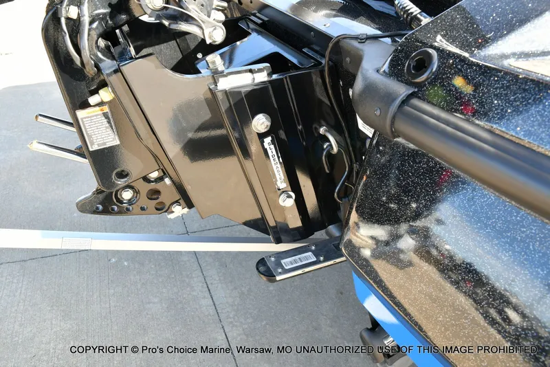 Slide: The Image of Nitro Z21 XL w/250 Pro-XS 4 Stroke 2025 - 23