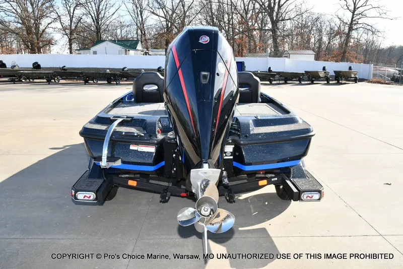 Slide: The Image of Nitro Z21 XL w/250 Pro-XS 4 Stroke 2025 - 24