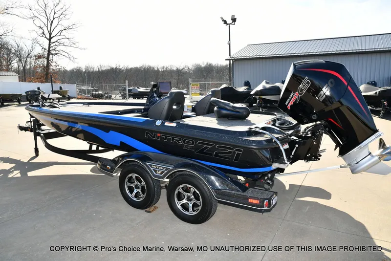 Slide: The Image of Nitro Z21 XL w/250 Pro-XS 4 Stroke 2025 - 25