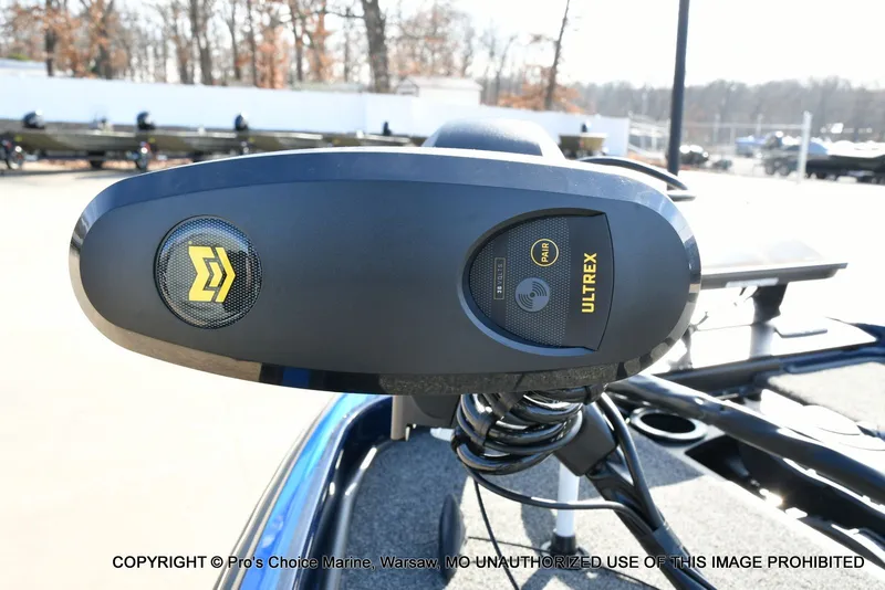 Slide: The Image of Nitro Z21 XL w/250 Pro-XS 4 Stroke 2025 - 27