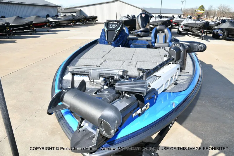 Slide: The Image of Nitro Z21 XL w/250 Pro-XS 4 Stroke 2025 - 30