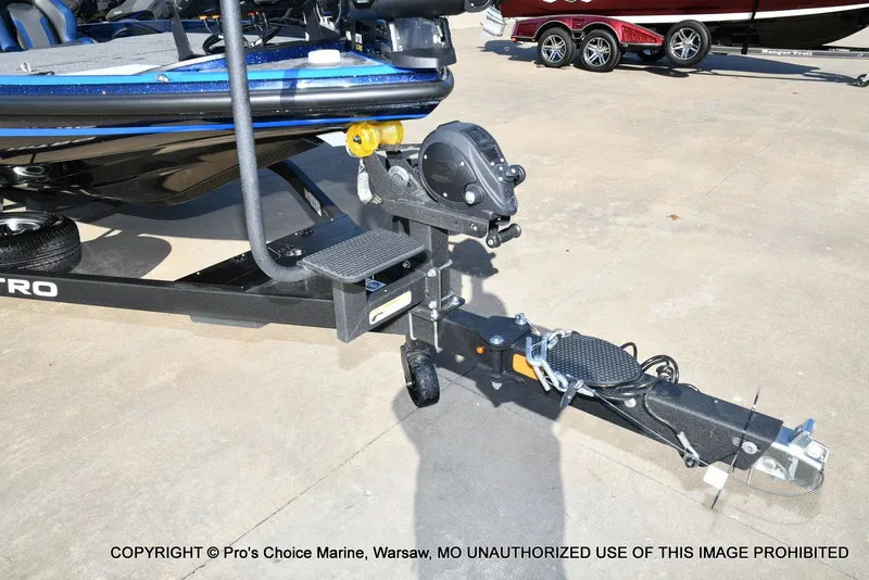 Slide: The Image of Nitro Z21 XL w/250 Pro-XS 4 Stroke 2025 - 32