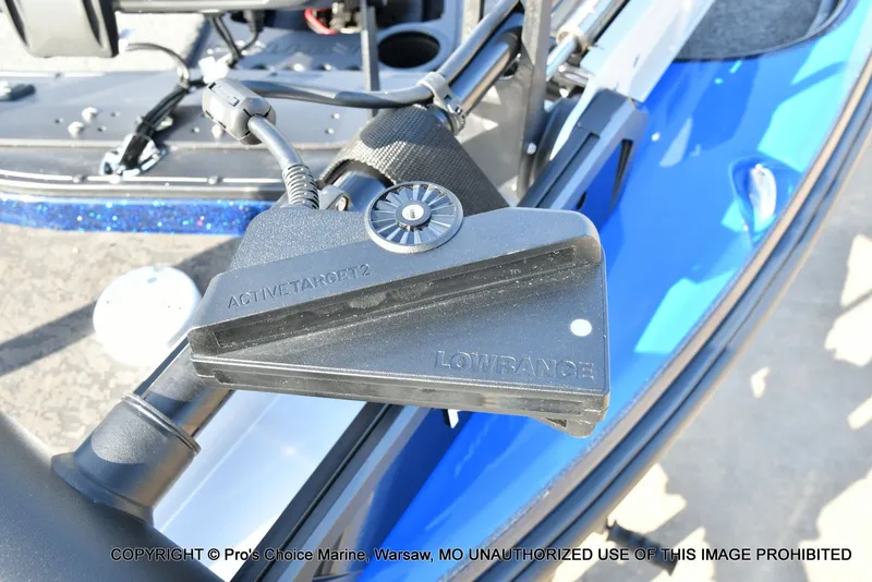 Slide: The Image of Nitro Z21 XL w/250 Pro-XS 4 Stroke 2025 - 33