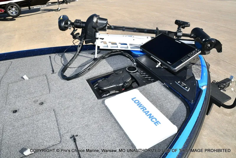 Slide: The Image of Nitro Z21 XL w/250 Pro-XS 4 Stroke 2025 - 34