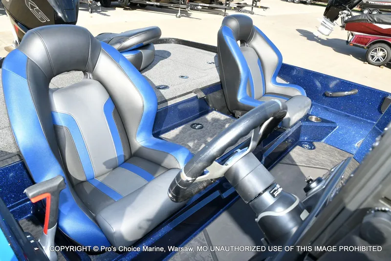 Slide: The Image of Nitro Z21 XL w/250 Pro-XS 4 Stroke 2025 - 36