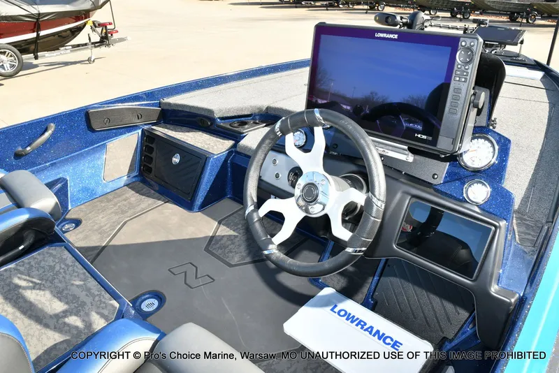 Slide: The Image of Nitro Z21 XL w/250 Pro-XS 4 Stroke 2025 - 38