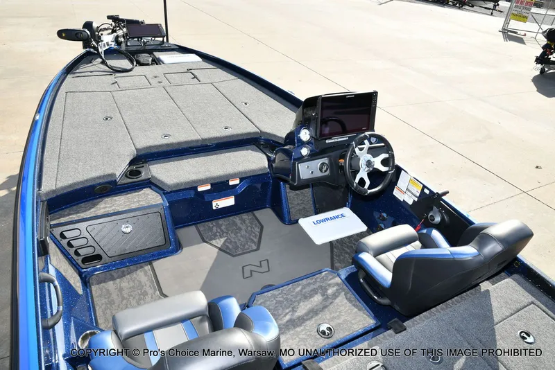 Slide: The Image of Nitro Z21 XL w/250 Pro-XS 4 Stroke 2025 - 41