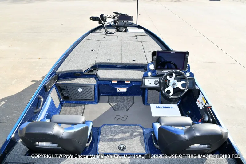 Slide: The Image of Nitro Z21 XL w/250 Pro-XS 4 Stroke 2025 - 42