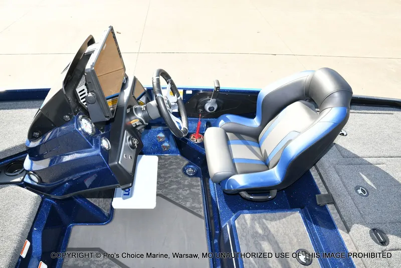 Slide: The Image of Nitro Z21 XL w/250 Pro-XS 4 Stroke 2025 - 44