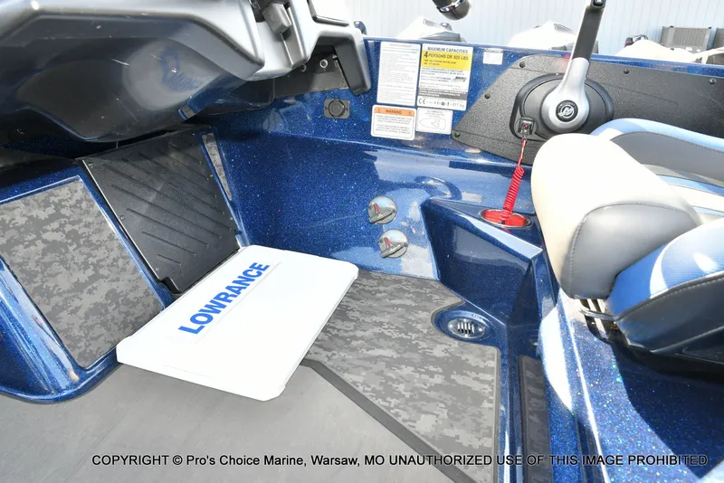 Slide: The Image of Nitro Z21 XL w/250 Pro-XS 4 Stroke 2025 - 45