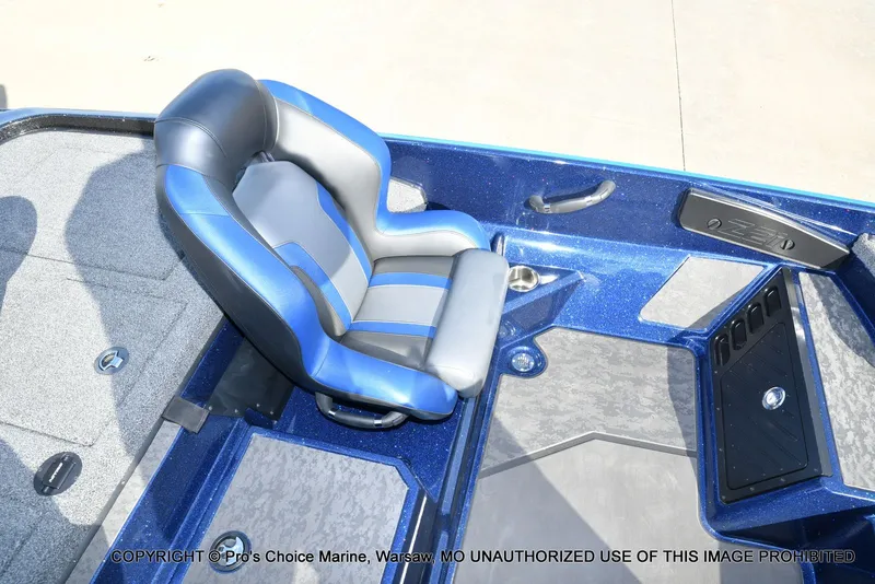 Slide: The Image of Nitro Z21 XL w/250 Pro-XS 4 Stroke 2025 - 46